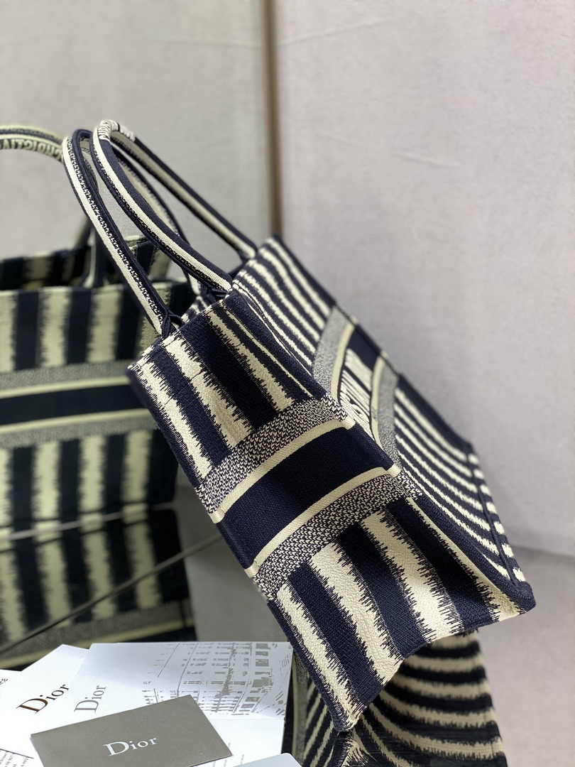 Dior Medium Book Tote M1296 Embroidery M20T8