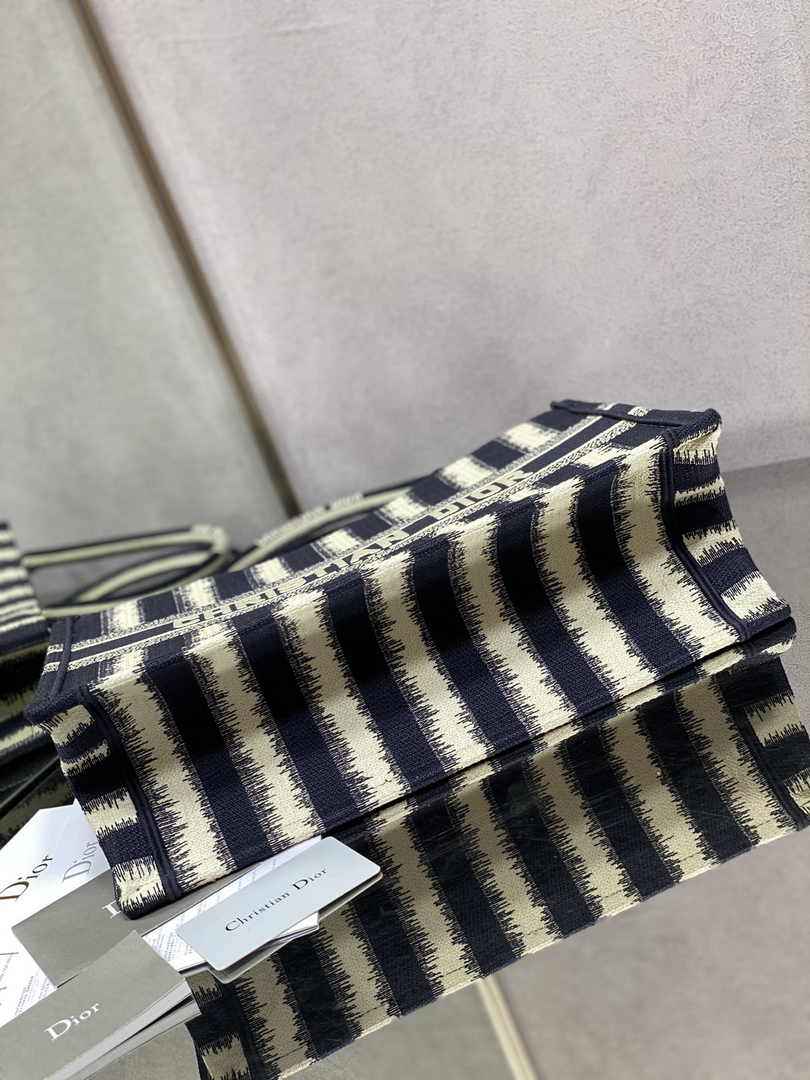 Dior Medium Book Tote M1296 Embroidery M20T8
