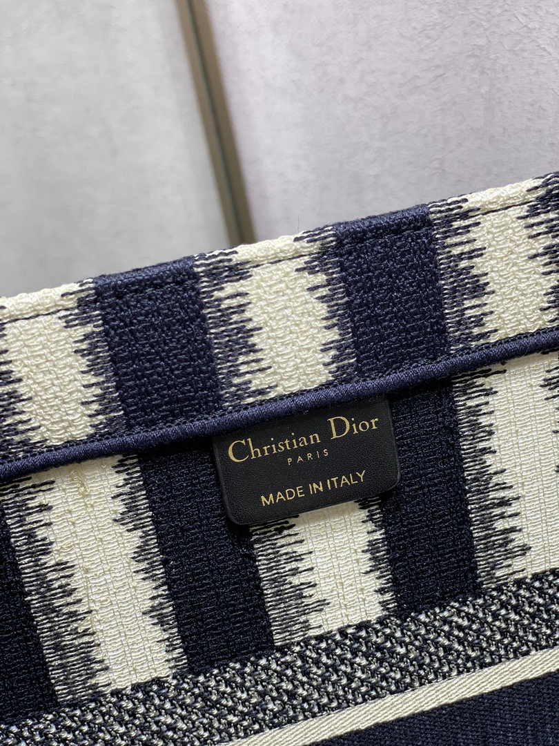 Dior Medium Book Tote M1296 Embroidery M20T8
