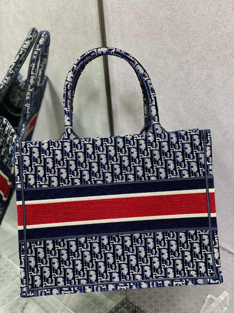 Medium Dior Book Tote M1296 Blue velvet Dior Oblique Embroidery