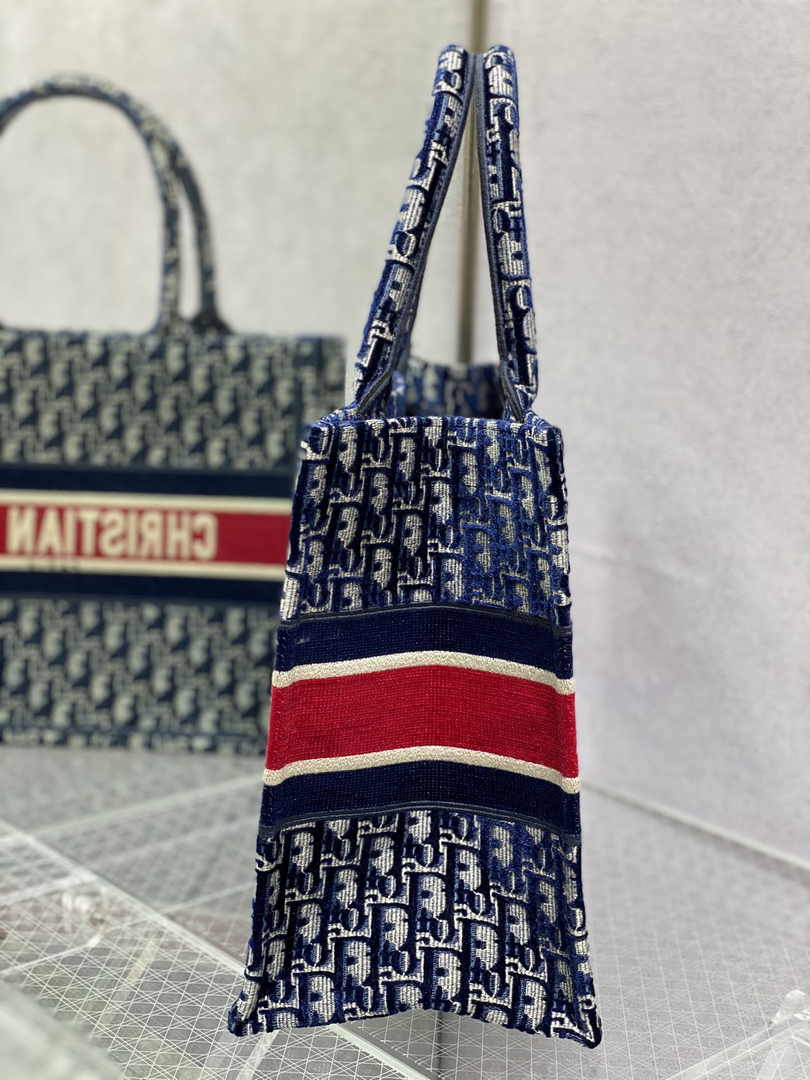 Medium Dior Book Tote M1296 Blue velvet Dior Oblique Embroidery