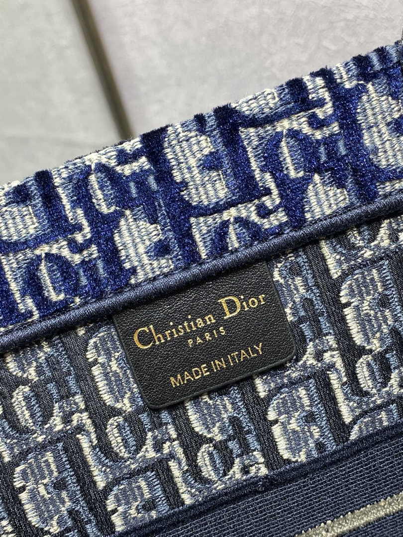 Medium Dior Book Tote M1296 Blue velvet Dior Oblique Embroidery