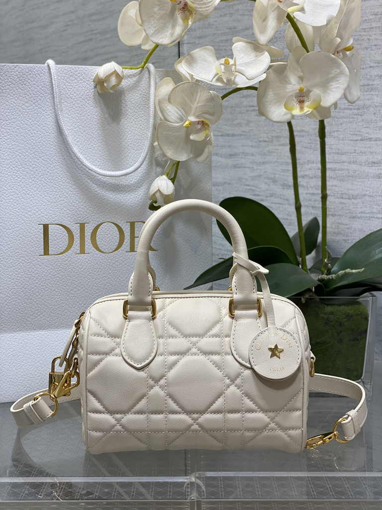 Dior Groove 20 Bag M1364 Dusty Ivory Macrocannage Calfskin - Default Title - View 1