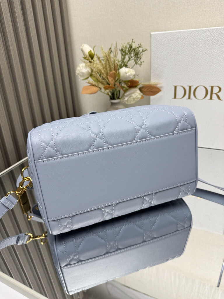 Dior Groove 25 Bag M1365 Pale Blue Macrocannage Calfskin - Default Title - View 4
