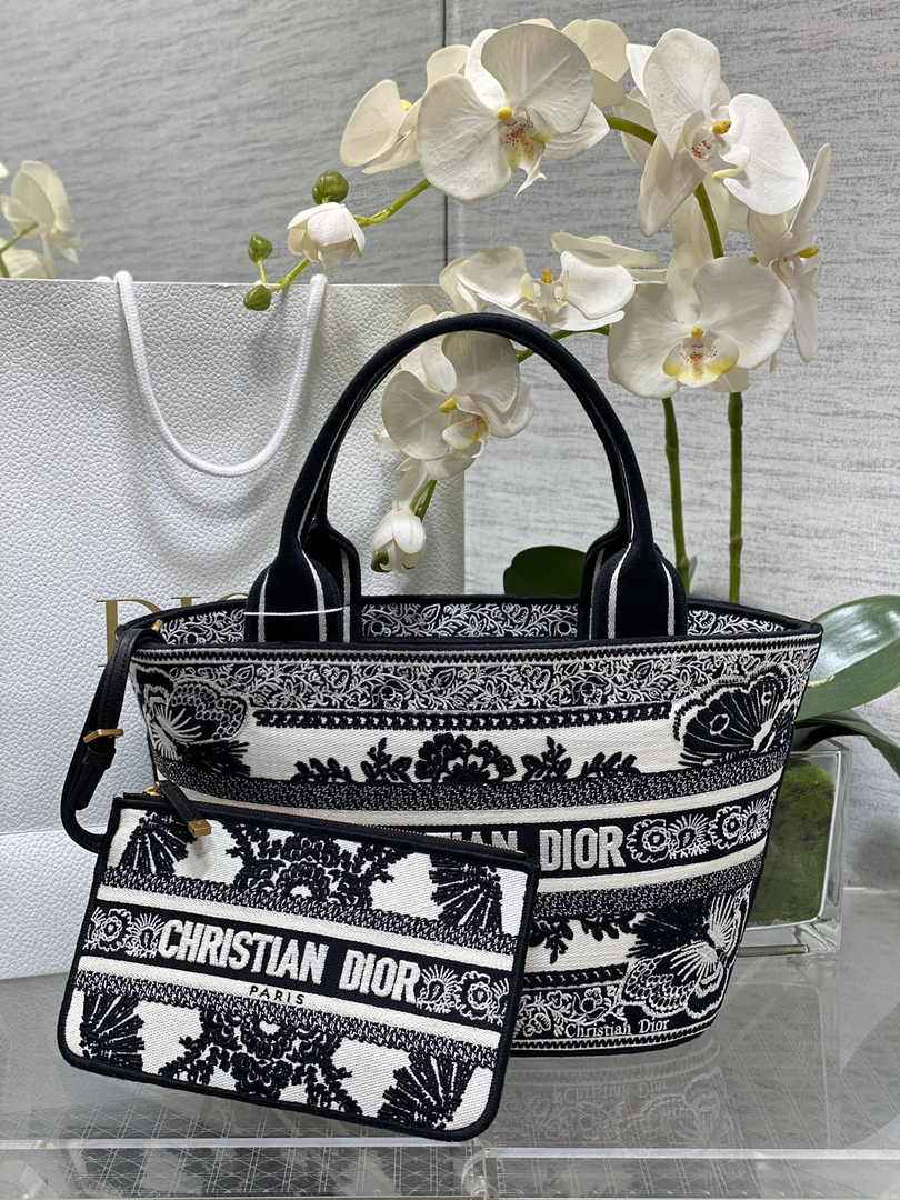 Dior Hat Basket Bag M1328 White and Black Macrocannage Embroidery - Default Title - View 1