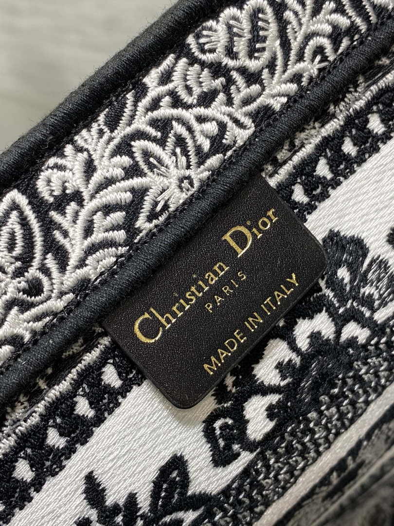 Dior Hat Basket Bag M1328 White and Black Macrocannage Embroidery - Default Title - View 10