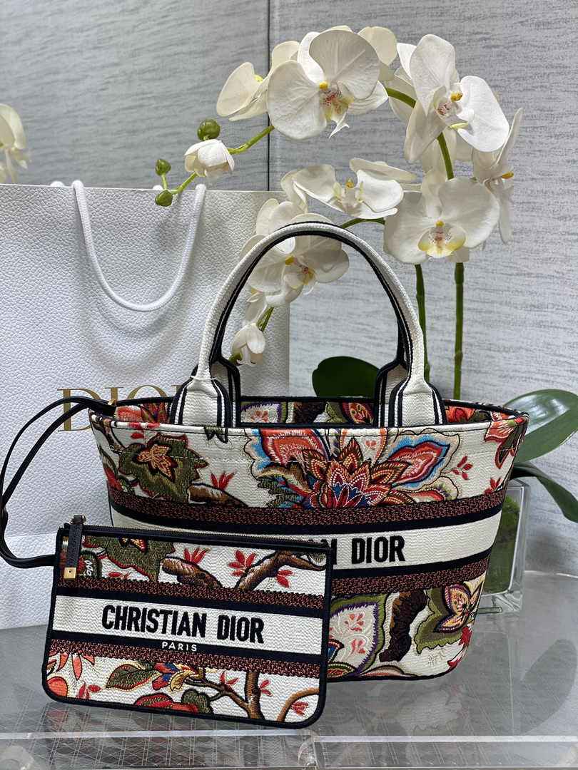 Dior Hat Basket Bag M1328 White and Red Macrocannage Embroidery - Default Title - View 1