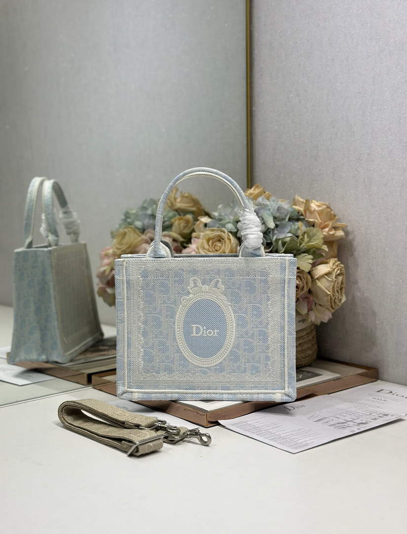 Dioramour Small Book Tote – Soupir Blue Lace Oblique - Default Title - View 1