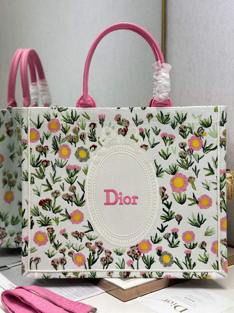 Dior Large Book Tote – White Daisy Garden Embroidery - Default Title - View 1