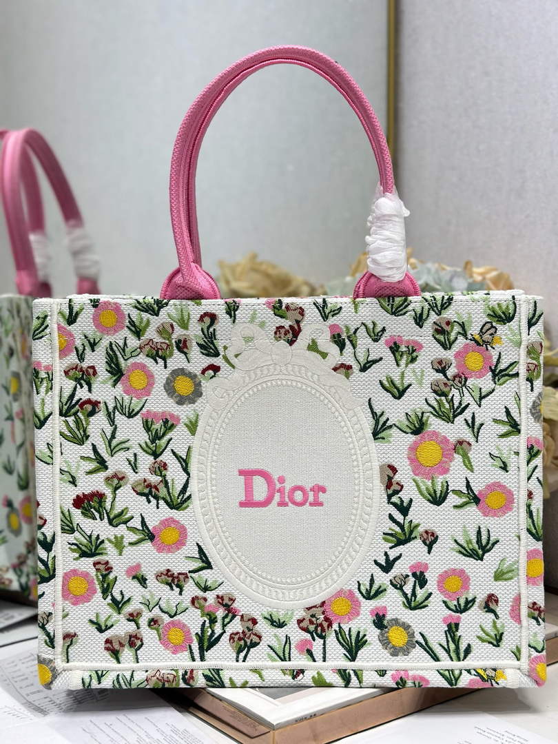 Dior Medium Book Tote – White Daisy Garden Embroidery – with Strap - Default Title - View 1