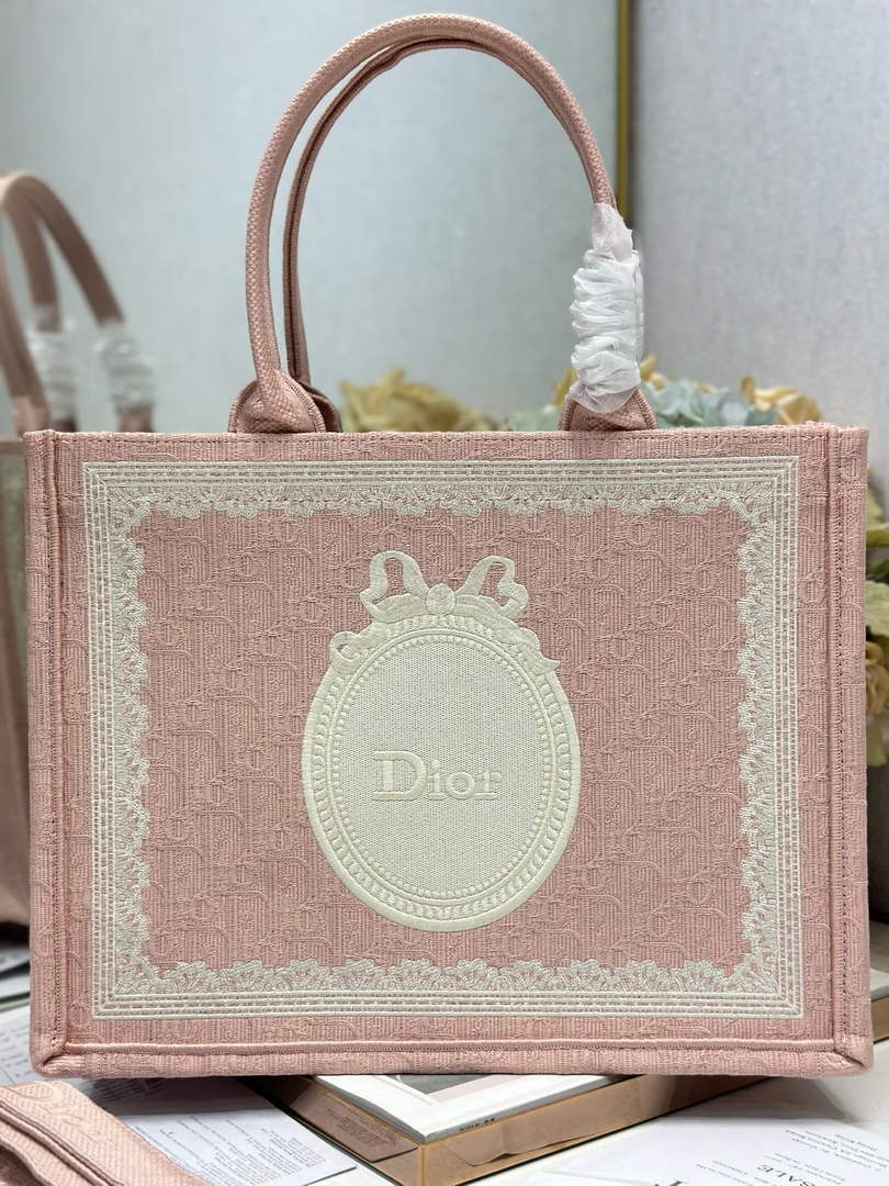 Dioramour Medium Book Tote with Strap – Soupir Pink Oblique with Lace - Default Title - View 1