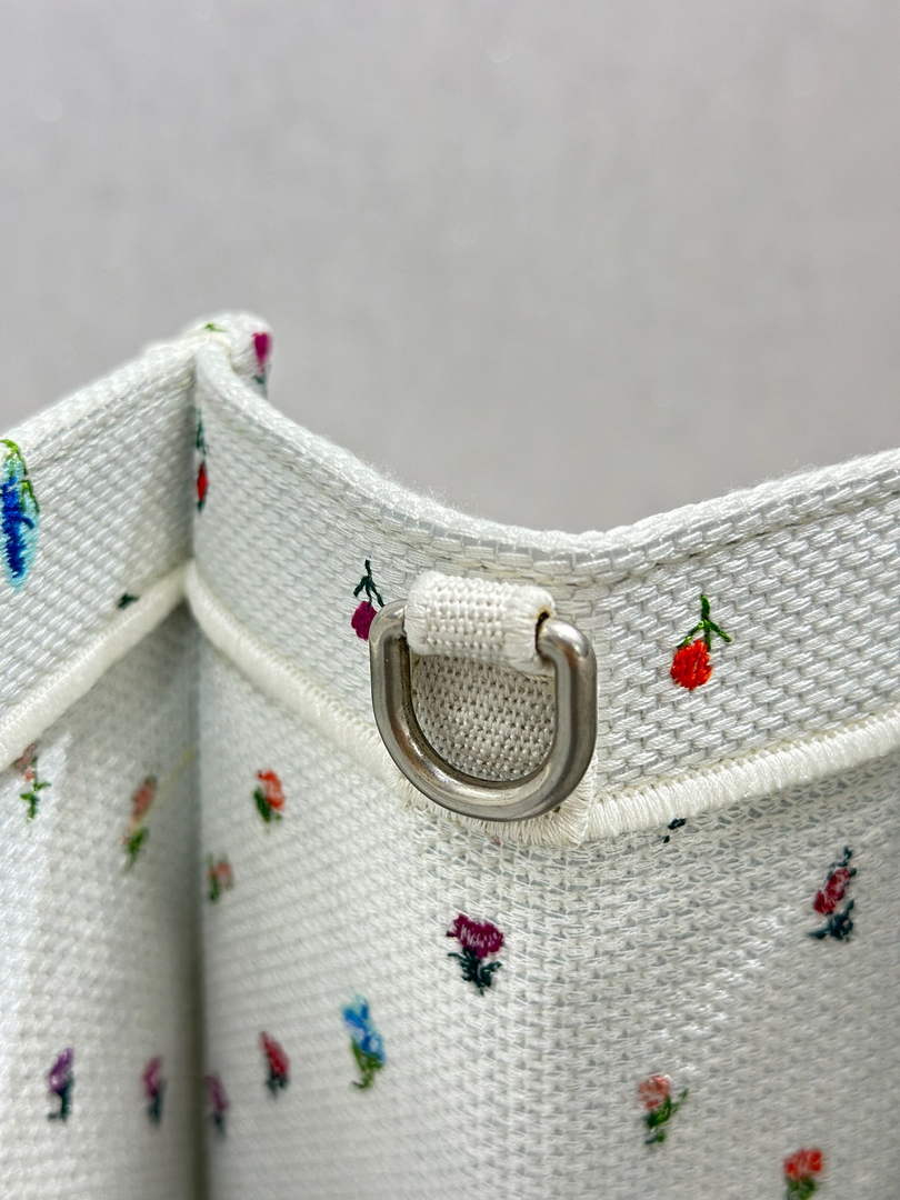 Dioramour Large Book Tote – White Revolution Flowers - Default Title - View 8