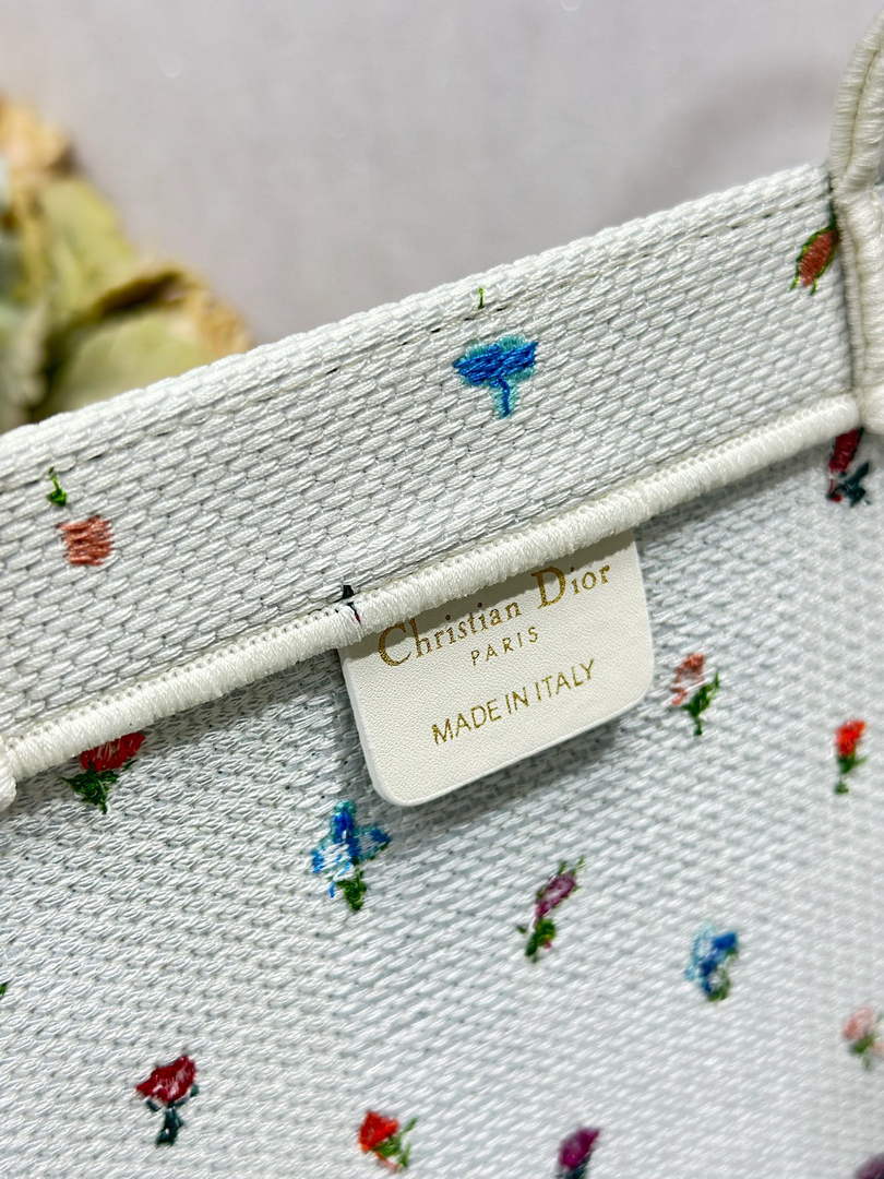 Dioramour Large Book Tote – White Revolution Flowers - Default Title - View 9