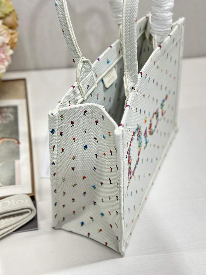 Dioramour Medium Book Tote – White Revolution Flowers - Default Title - View 3