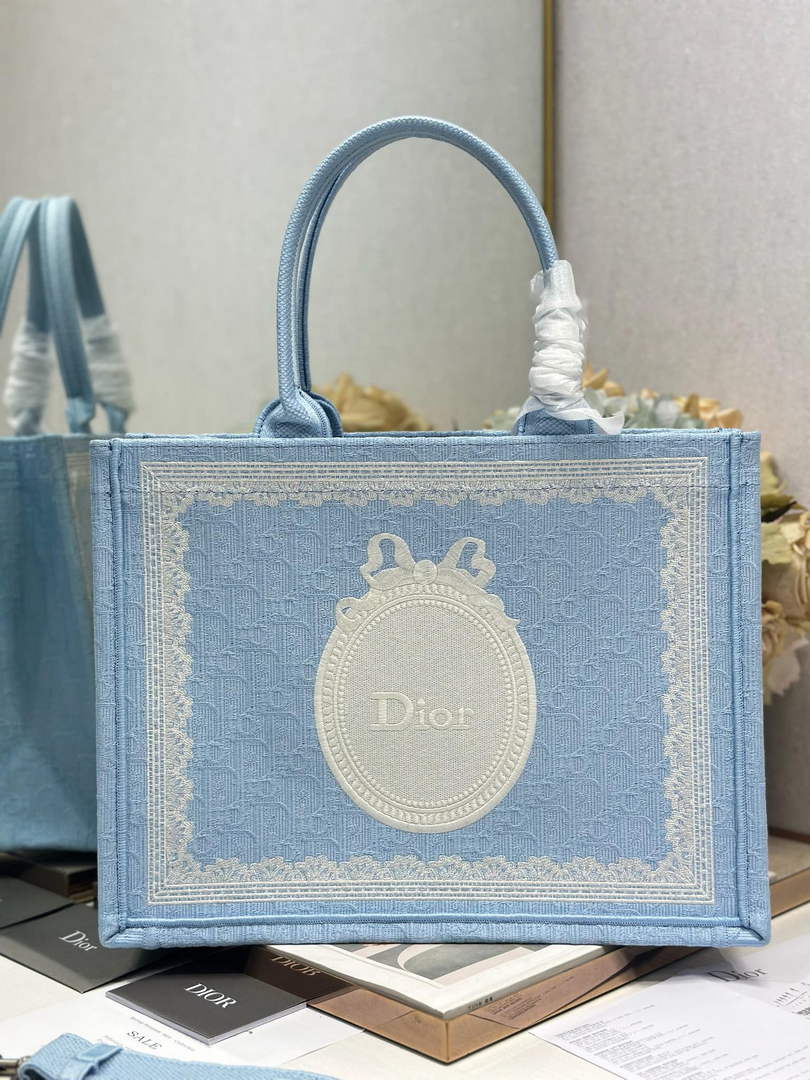 Dior Medium Book Tote with Strap – Blue Oblique with White Lace - Default Title - View 1