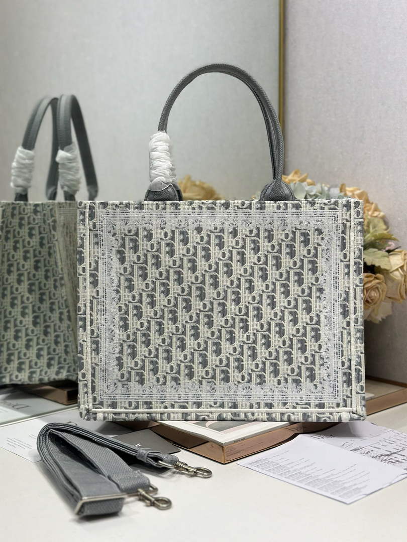 Dior Medium Book Tote with Strap – Latte Gray Oblique with White Lace - Default Title - View 4