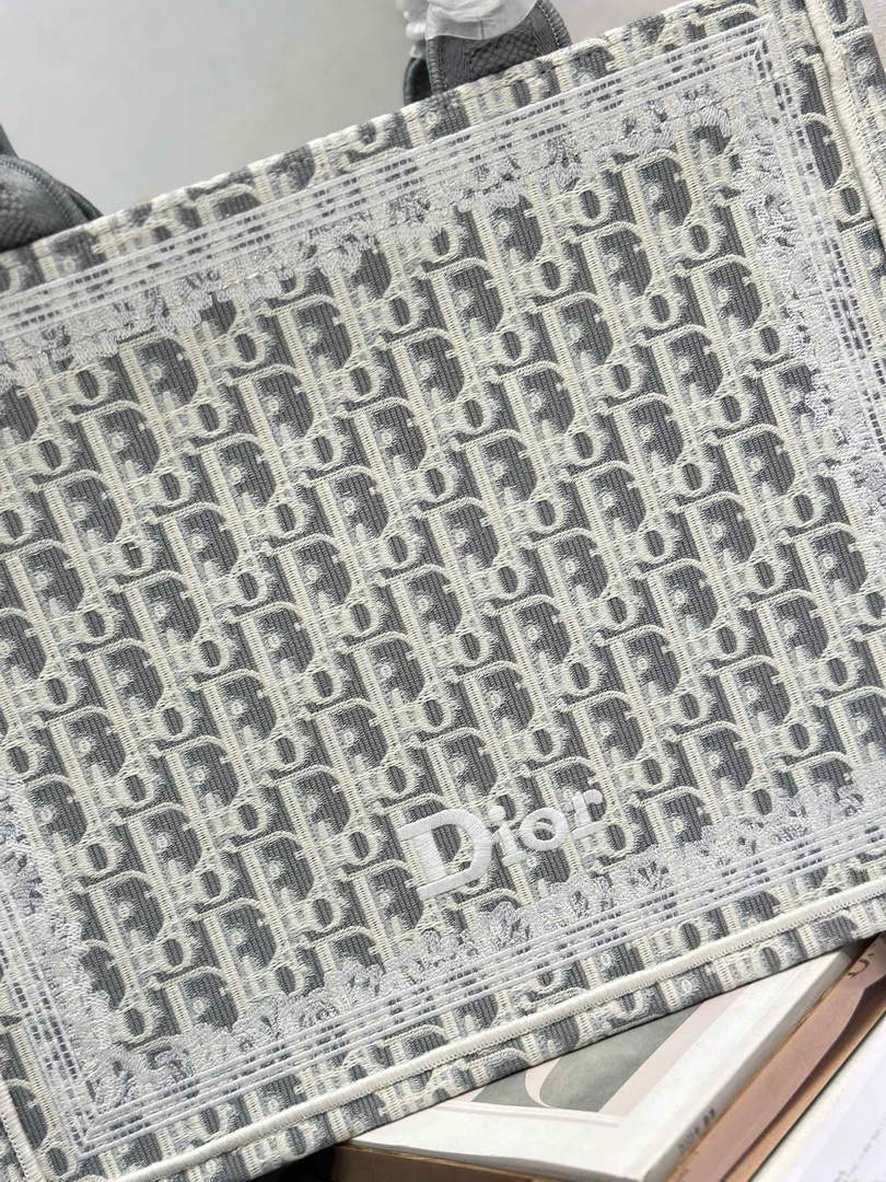 Dior Medium Book Tote with Strap – Latte Gray Oblique with White Lace - Default Title - View 6