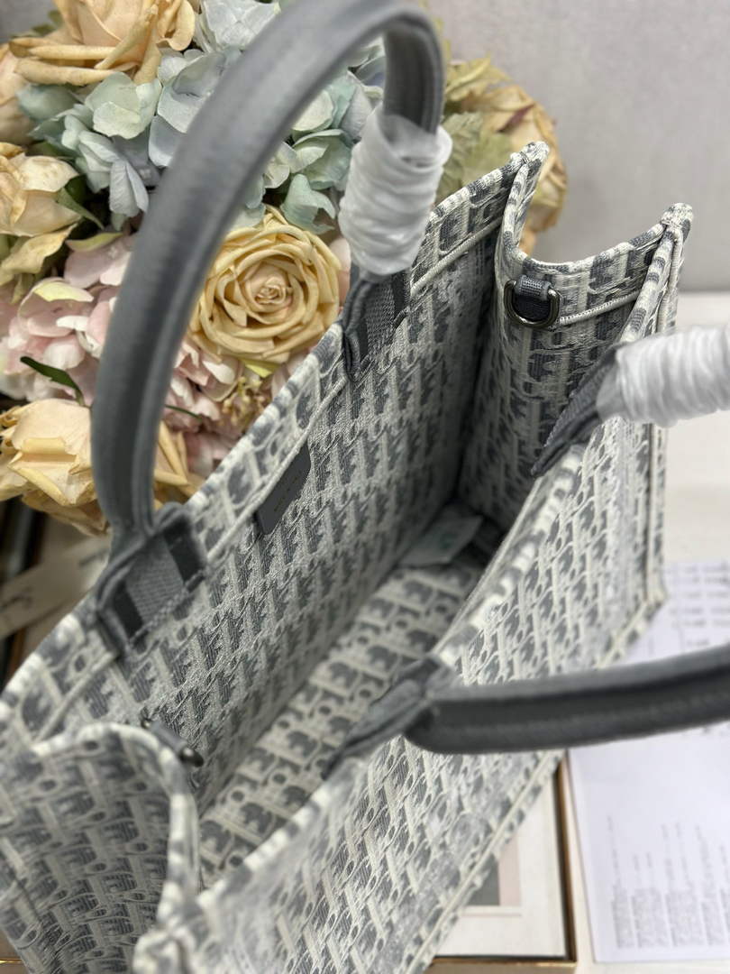 Dior Medium Book Tote with Strap – Latte Gray Oblique with White Lace - Default Title - View 7