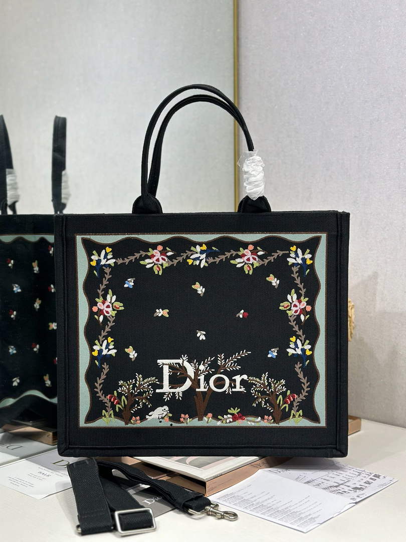 Dioramour Large Book Tote – Black Revolution Flowers - Default Title - View 2