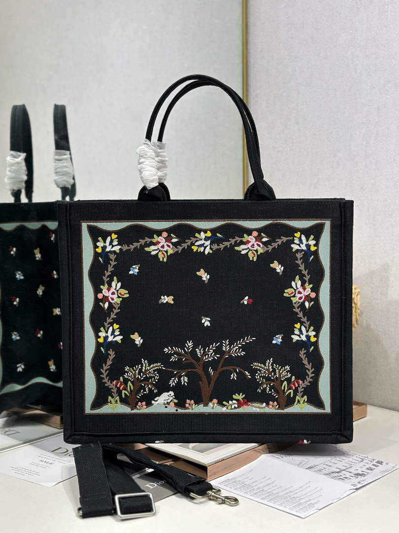Dioramour Large Book Tote – Black Revolution Flowers - Default Title - View 3