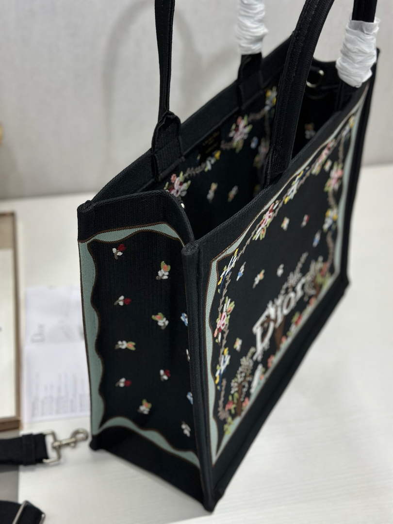 Dioramour Large Book Tote – Black Revolution Flowers - Default Title - View 4