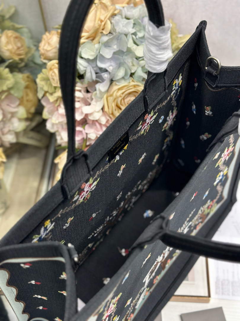 Dioramour Large Book Tote – Black Revolution Flowers - Default Title - View 6
