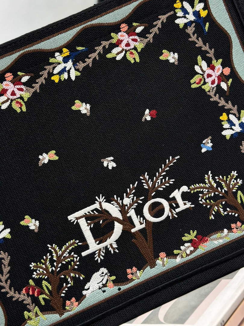 Dioramour Medium Book Tote – Black Revolution Flowers - Default Title - View 6