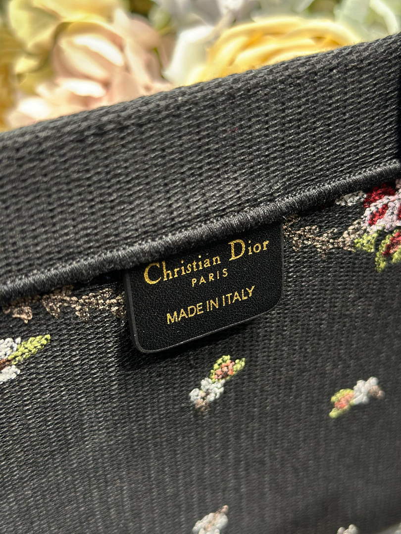 Dioramour Medium Book Tote – Black Revolution Flowers - Default Title - View 8