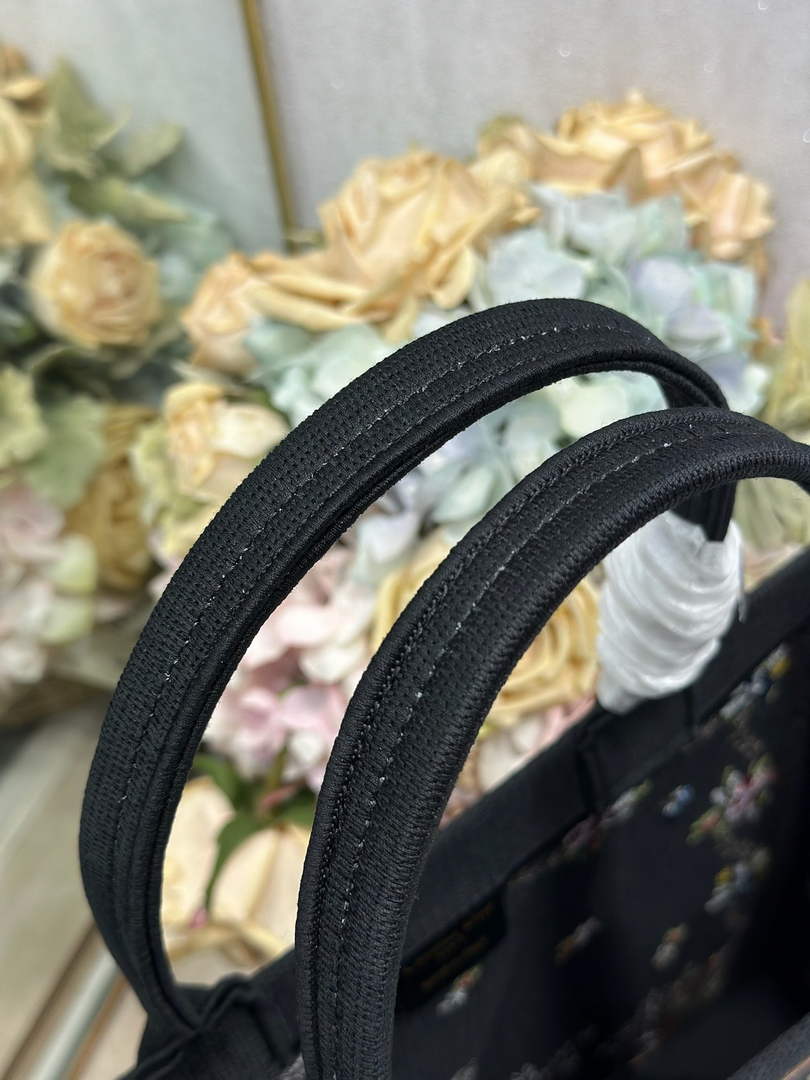 Dioramour Medium Book Tote – Black Revolution Flowers - Default Title - View 9