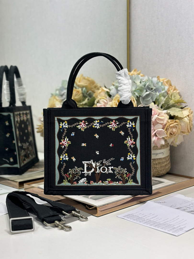 Dioramour Small Book Tote – Black Revolution Flowers - Default Title - View 1