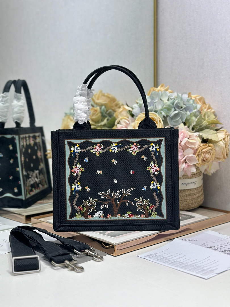 Dioramour Small Book Tote – Black Revolution Flowers - Default Title - View 2