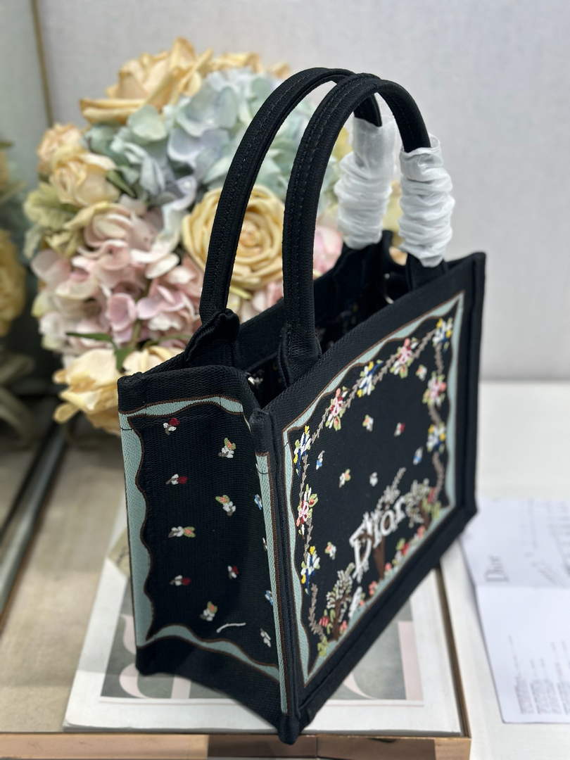 Dioramour Small Book Tote – Black Revolution Flowers - Default Title - View 3