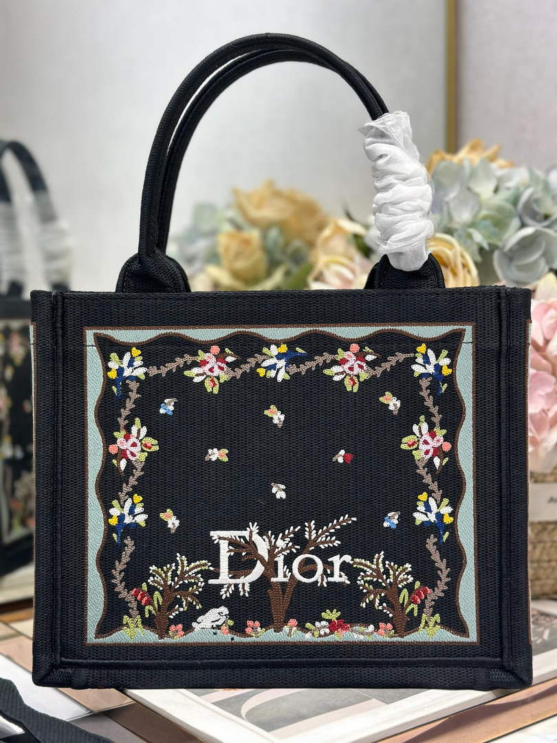 Dioramour Small Book Tote – Black Revolution Flowers - Default Title - View 4