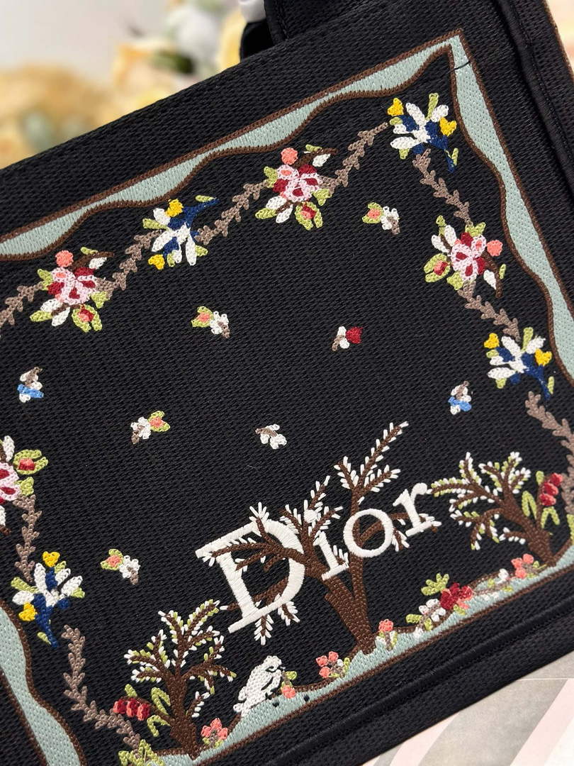 Dioramour Small Book Tote – Black Revolution Flowers - Default Title - View 5