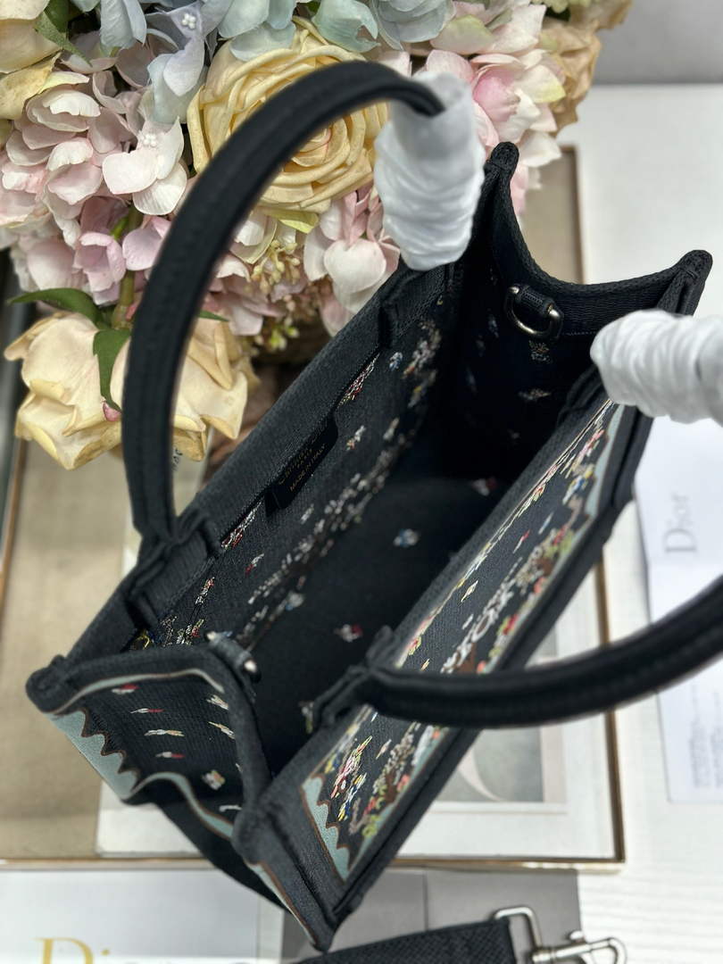 Dioramour Small Book Tote – Black Revolution Flowers - Default Title - View 6