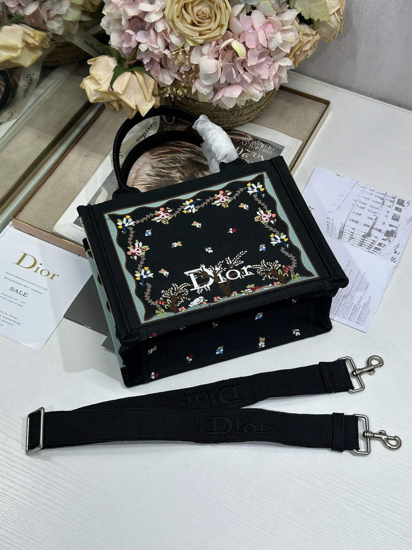 Dioramour Small Book Tote – Black Revolution Flowers - Default Title - View 7