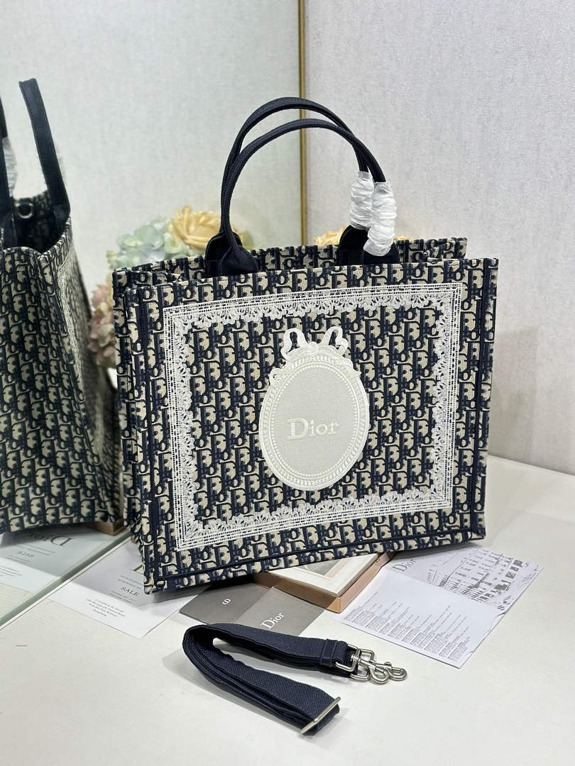 Dior Medium Book Tote with Strap – Navy Oblique with White Lace - Default Title - View 2
