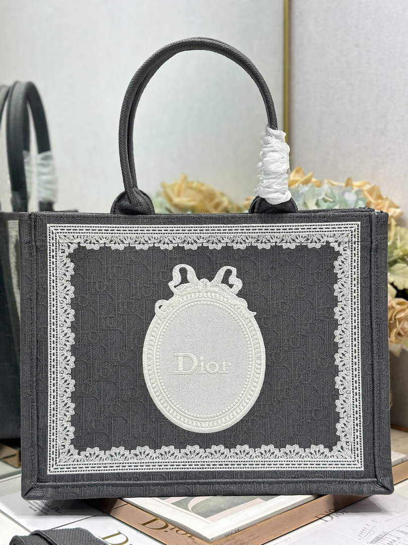 Dior Medium Book Tote with Strap – Black Oblique with White Lace - Default Title - View 1