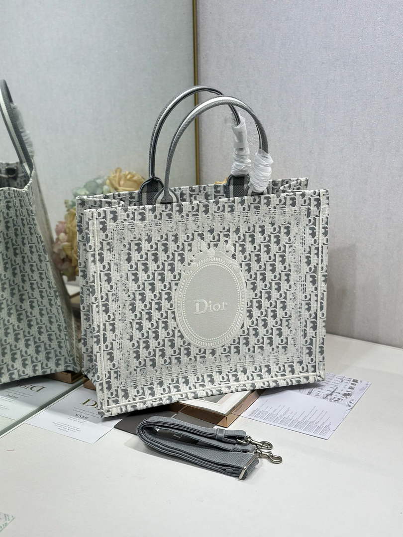 Dior Medium Book Tote with Strap – Gray Oblique with White Lace - Default Title - View 2
