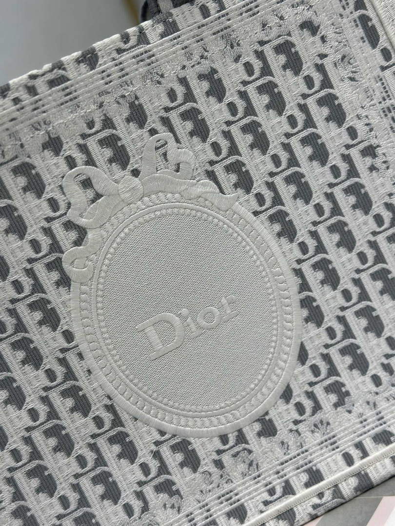 Dior Medium Book Tote with Strap – Gray Oblique with White Lace - Default Title - View 6