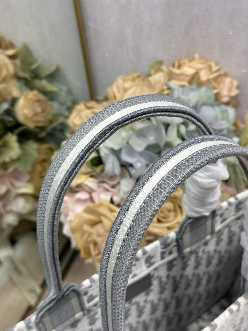 Dior Medium Book Tote with Strap – Gray Oblique with White Lace - Default Title - View 9