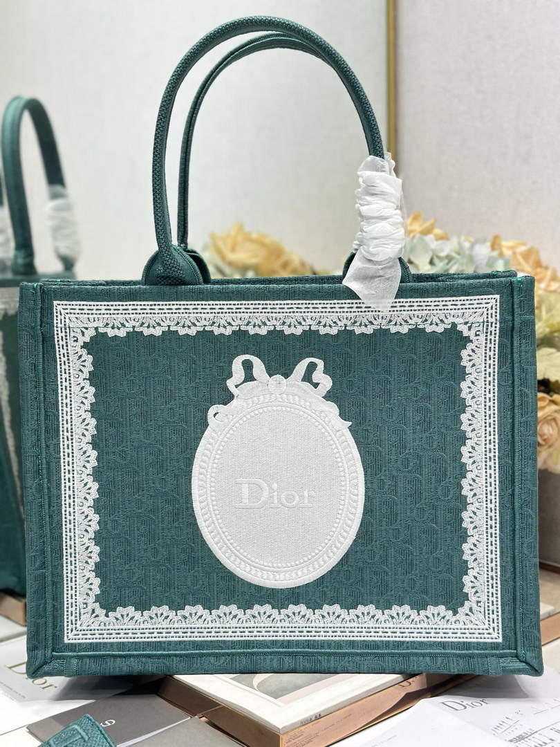 Dior Medium Book Tote with Strap – Green Oblique with White Lace - Default Title - View 1