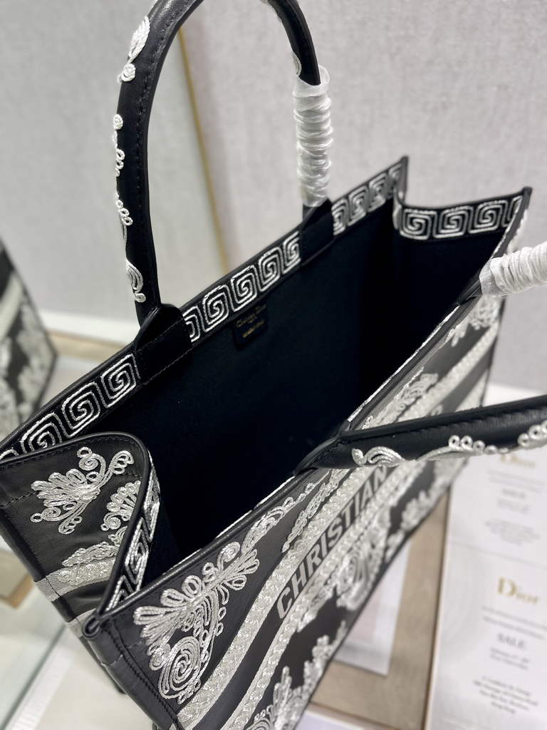 Dior Large Book Tote Bag M1286 Embroidery Black