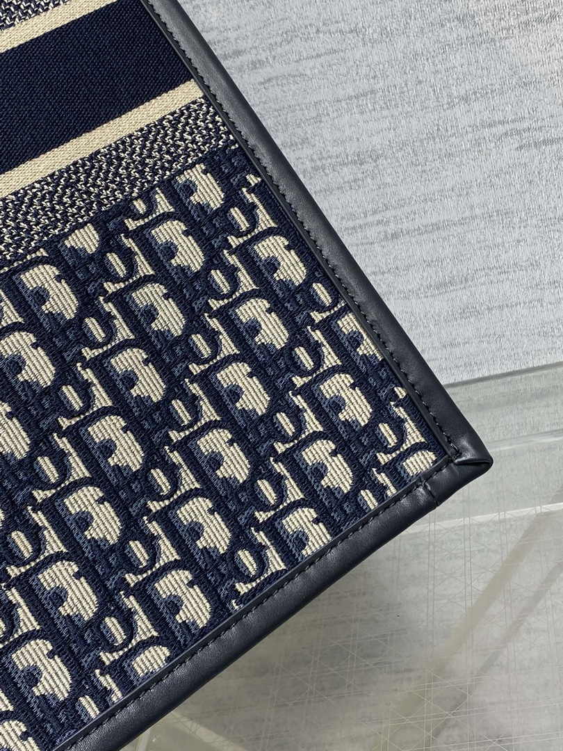 Dior Large Book Tote Bag M1323 Blue Dior Oblique Embroidery