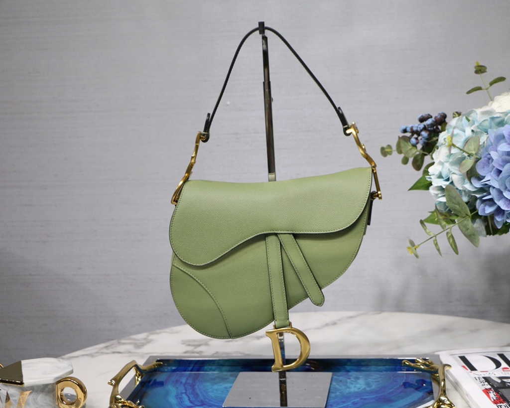11. Dior Saddle Bag with strap M0455 contrast stitching and saddle stitching detail