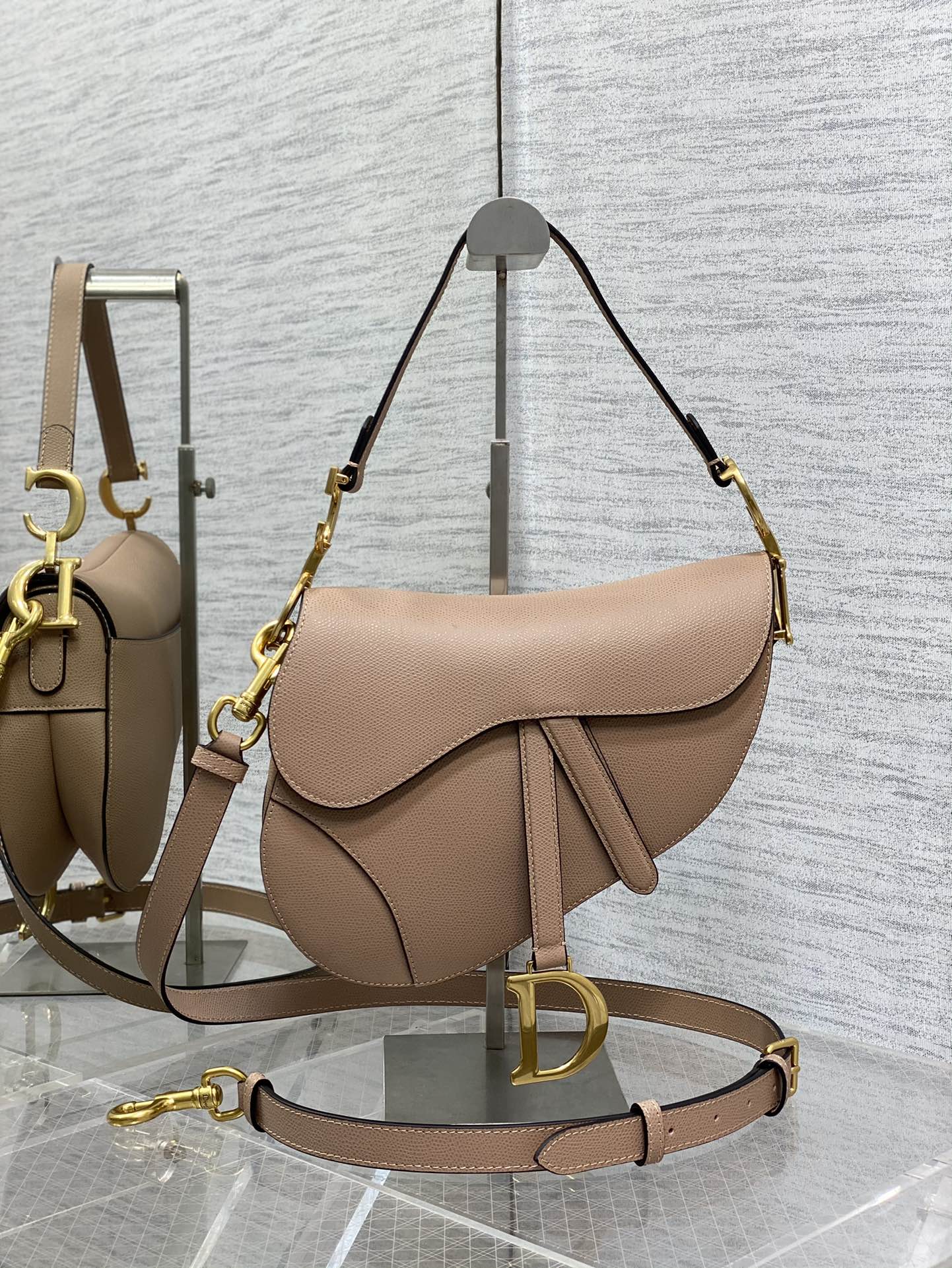 6. Dior Saddle Bag M0455 on a woman¡¯s shoulder with leather jacket