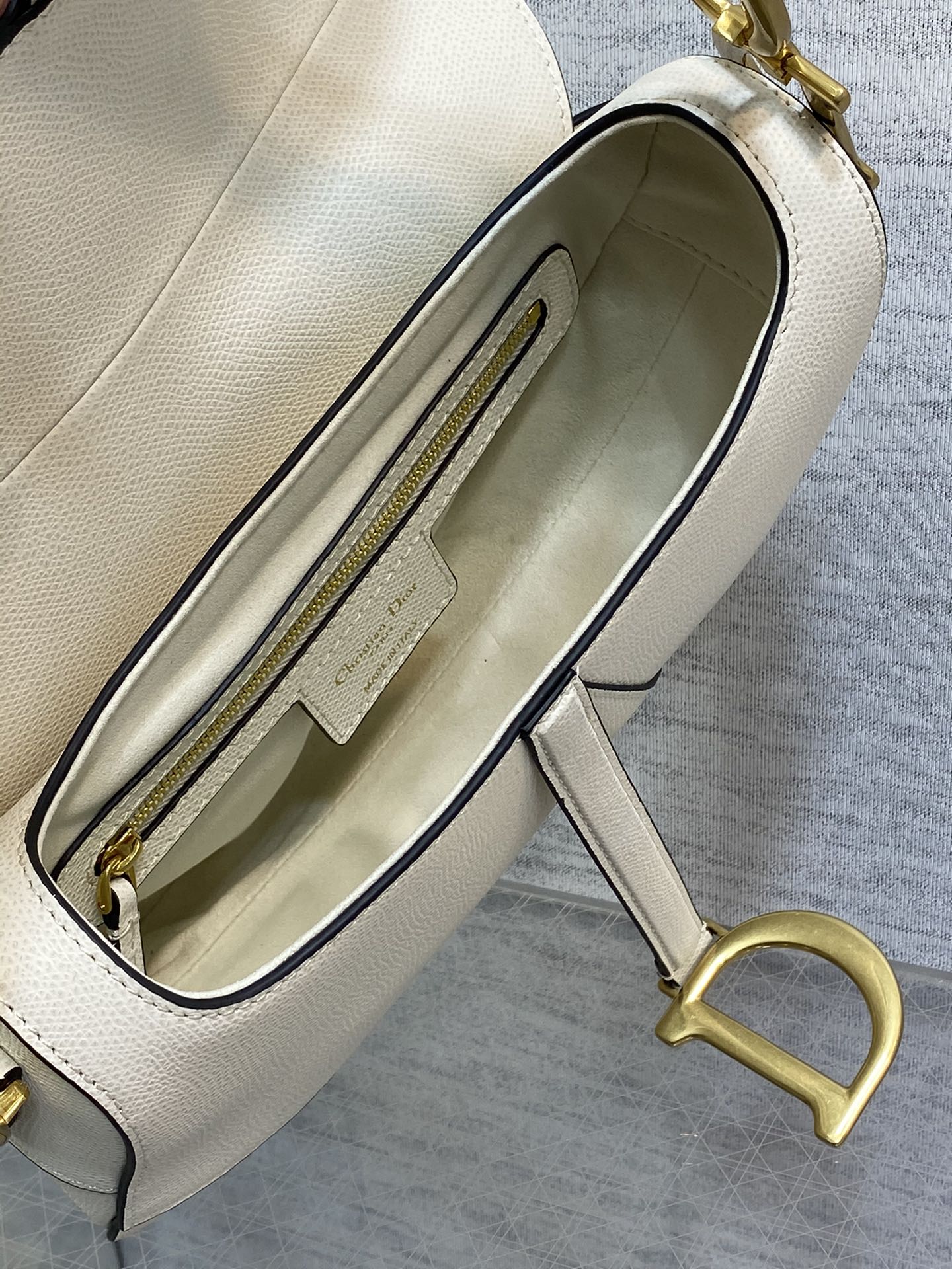 Dior M0455 Saddle Bag with Strap White Grained Calfskin