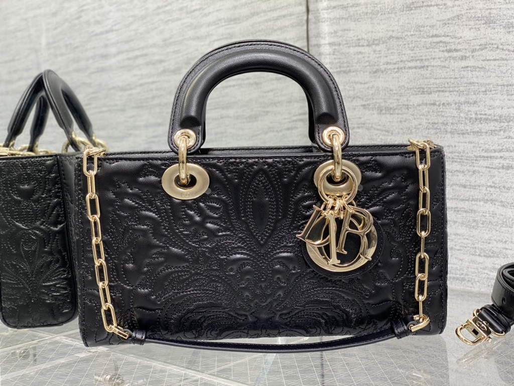 Dior M0540 Medium Lady D-Joy Bag Black Quilted-Effect Lambskin Ornamental Motif - Default Title - View 2