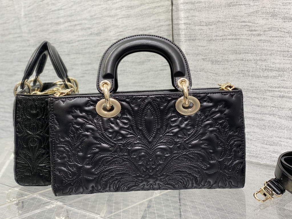 Dior M0540 Medium Lady D-Joy Bag Black Quilted-Effect Lambskin Ornamental Motif - Default Title - View 5