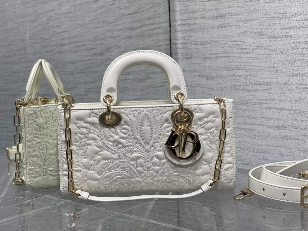 Dior M0540 Medium Lady D-Joy Bag Latte Quilted-Effect Lambskin Ornamental Motif